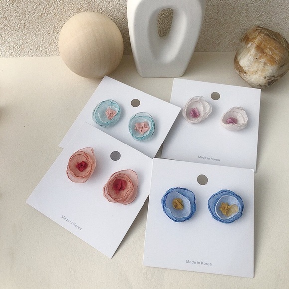 Organza flower earrings - Picture 3 of 9